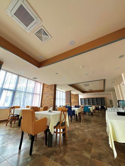 City Plaza โบเตฟกราด ภายนอก รูปภาพ